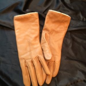 Leather gloves